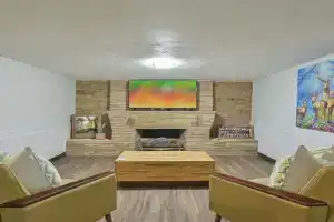 Communal Crashpad-City Card for local biz discounts Guest house, Oklahoma City