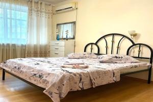 Yavornitskogo 79 2 kv teplo Apartments, Dnipropetrovsk