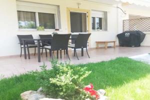 Cozy House in with Garden, Kallithea