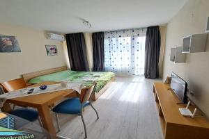 Studio Demokratsia, Bourgas