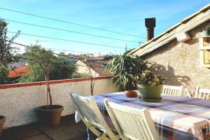 Le Grenier superbe T3 Climatisation Terrasse Wi-Fi Netflix 15 mn coeur de ville 70m2 Apartments, Beziers