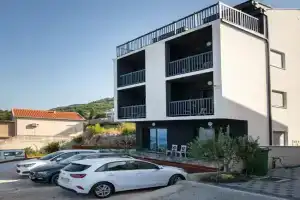 Lovely Apartment In With Wifi, Komarna