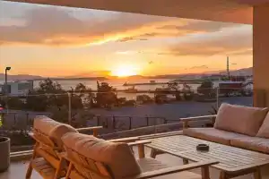 Sea View Garden Suites, Piraeus