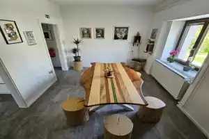 The Green Door Apartment, Postojna