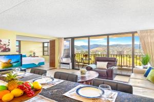 Stylish with Mountain Views, Parking, Steps to Beach Apartments, Honolulu