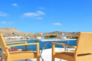 Georgias Apartments, Haraki