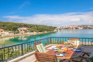 Beach Front Apartment Mirjana, Rogoznica