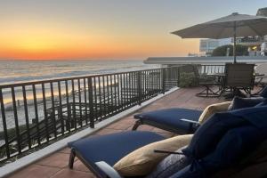 Oceanfront 2BR Condo, Private Beach & Patio, Rare Find Apartments, Oceanside