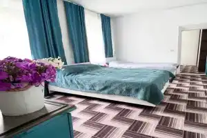 Surf Dacha Guest House, Karakol