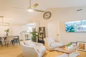City Retreat - 4 Bedroom Oasis with King & Private Yard near Downtown, Charlotte