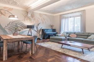 [5 min Historic Center] Luxury White Lotus Mansion Apartments, Como