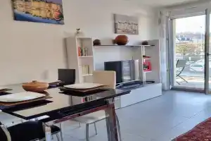 Chez Lou et Dan 4P apartment with balcony elevator and secure parking, Honfleur