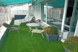 Liège centre Médiacité appartement possible parking terrasse immense 8ème pour 2 personnes Apartments, Liege