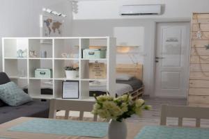 Cozy studio overlooking downtown, Makarska