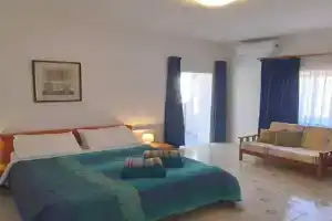 Villa Bronja Superior Airconditioned Studio apartment in, Xlendi