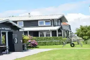 Het Toppunt groot vakantiehuis aan het water Guest house, Sneek