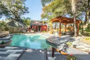 Studio loft w pool spa & gardens near downtown, Jacksonville