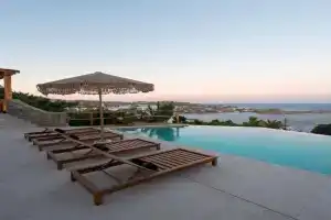 Nomade Villa 4BR over beach, Psarou