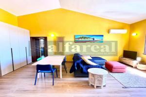 Attico Porto, ristrutturato con terrazza e wifi! by Alfareal Apartments, Castiglione della Pescaia