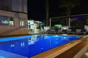 Amsterdam Economic Room, Kemer