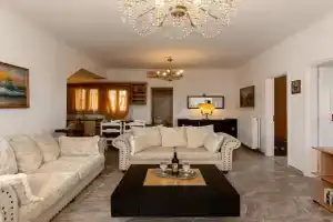 Emilia's House, Fira