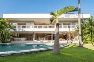 Spacious and Stylish Villa 3 Bedroom Seminyak, Kuta