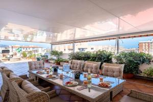797 HOLIDAY RENTALS - Atico duplex en con espectacular terraza Apartments, La Cala de Mijas