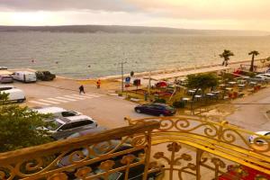 Pergul Apartments, Kastel Stari