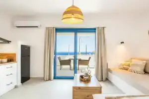 Sea view deluxe studios, Lakki
