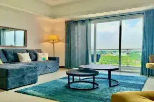 The Alfred Fern - Modern 2-Bedroom Apartment with Pool in Prime 3, Colombo
