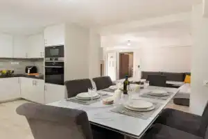 Porto House, Gaios