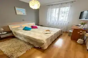 Room Adry with balcony, free parking & bikes, Rovinj
