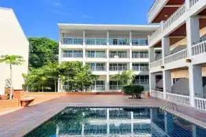 Tri's Miracle Beach Side Apart-hotel, Kata
