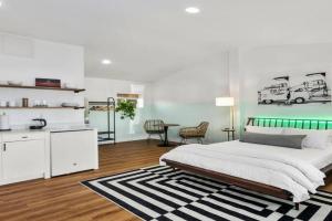 Pohakulua Studio suite.nui, Chandler