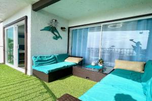 SurfView VR - Best Ocean and Pier View, 5 mins to Beach, Cozy Patio, Pet Friendly Apartments, San Clemente