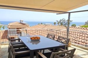 Charites: Terrace with Seaview - 100m to the beach Apartments, Koroni