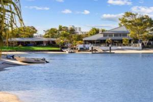 Mooloolaba Waterfront Unit - sleeps 8 Apartments, Mooloolaba