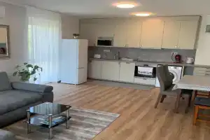 Gizella Apartman, Balatonalmadi