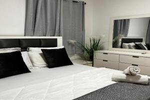 דירת 4 חדרים מול הים Apartments, Rishon LeZion