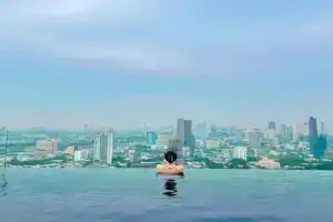 2 Bedroom Luxury Apartment 3 min walk from BTS Ekkamai, Samut Prakan