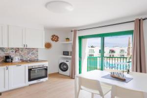 Seascape Pool View & WiFi by iRent Fuerteventura Apartments, Corralejo