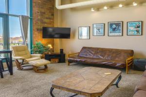 Waterfront Vacation Rental Downtown! Apartments, Sandusky