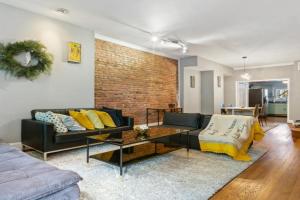 Pristine Townhouse With Rooftop Deck Near Canton!, Baltimore