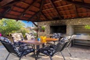 Brodarica Apartment Near the Beach for 4, Zablace