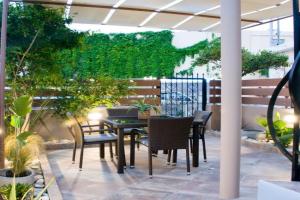 Sia's Sea House, Almirida