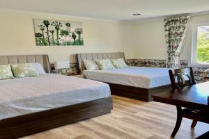 Master Bedroom with Two Queen Sized Bed, Richmond