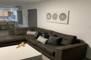 דירת 5 חדרים מול הים Apartments, Rishon LeZion