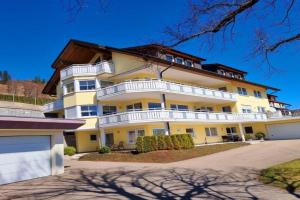 "Schwarzwaldblick" Ferienwohnung 2-4 Pers 65qm, schöne ruhige Südhanglage mit herrl Aussicht Apartments, Todtnauberg