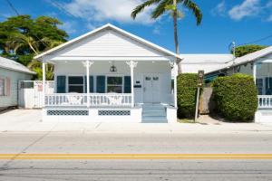 Crawl to Duval w/ Hot tub Guest house, Key West