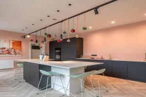 Villa Cézar - big house at the center of - free parking, Bruges